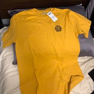 Vans yellow t-shirt